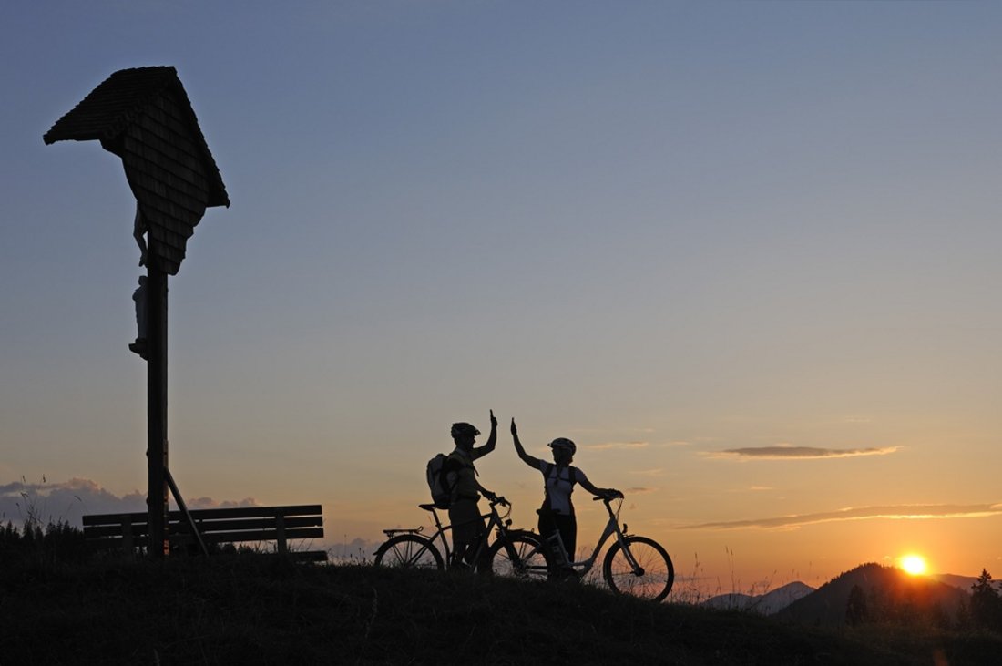 Mit dem E-Bike zum Sonnenuntergang auf der Winklmoos-Alm